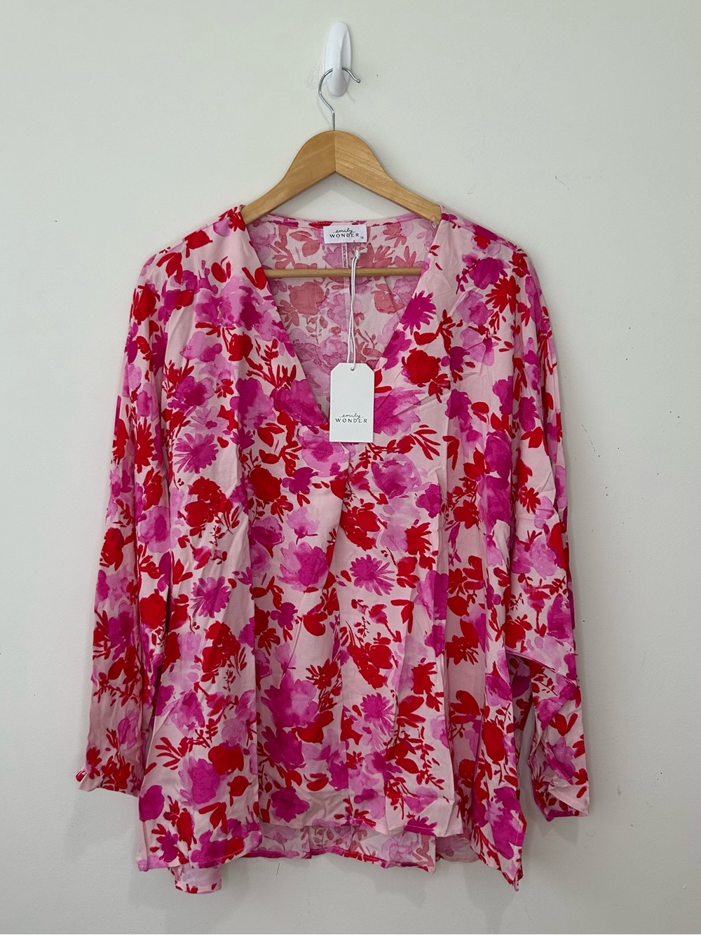 Emily Wonder Size 1X  pink floral long sleeve v-neck Top Blouse women's Rayon